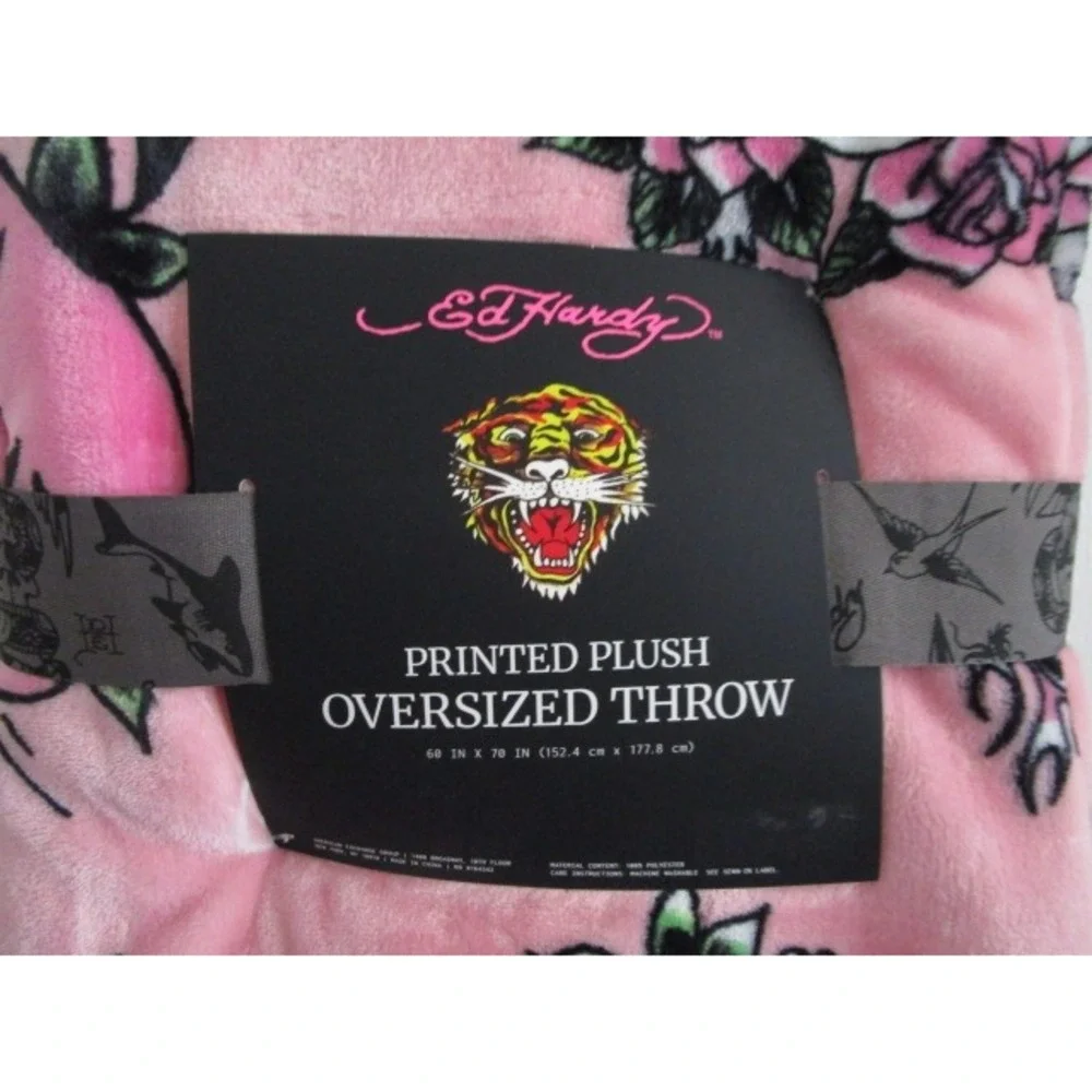 Ed Hardy Pink Plush Oversized Throw Blanket Skulls Roses Tattoo Print 60x70 Soft